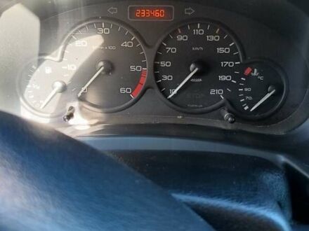 Белый Пежо Partner, объемом двигателя 1.9 л и пробегом 233 тыс. км за 1800 $, фото 1 на Automoto.ua