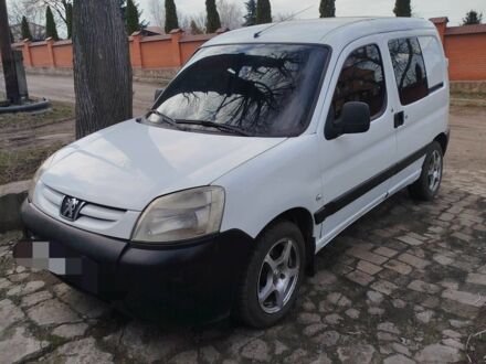 Белый Пежо Partner, объемом двигателя 2 л и пробегом 383 тыс. км за 2900 $, фото 1 на Automoto.ua