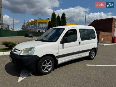 Белый Пежо Partner, объемом двигателя 0 л и пробегом 269 тыс. км за 4400 $, фото 1 на Automoto.ua