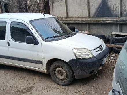 Білий Пежо Partner, об'ємом двигуна 2 л та пробігом 256 тис. км за 2900 $, фото 1 на Automoto.ua