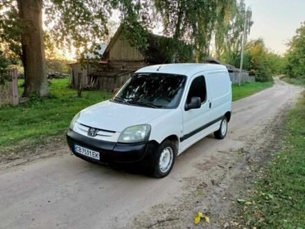 Белый Пежо Partner, объемом двигателя 1.1 л и пробегом 270 тыс. км за 2700 $, фото 1 на Automoto.ua