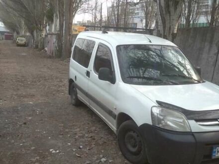 Белый Пежо Partner, объемом двигателя 2 л и пробегом 250 тыс. км за 3500 $, фото 1 на Automoto.ua
