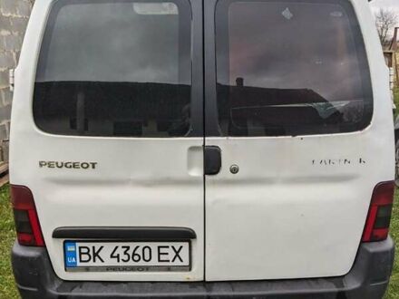 Белый Пежо Partner, объемом двигателя 1.4 л и пробегом 400 тыс. км за 3000 $, фото 1 на Automoto.ua