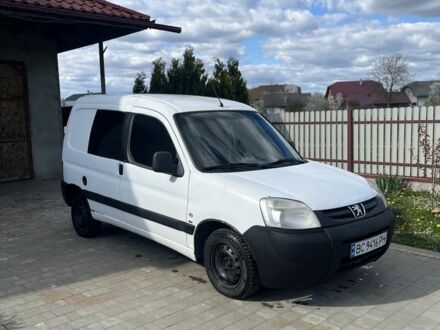 Белый Пежо Partner, объемом двигателя 2 л и пробегом 400 тыс. км за 2400 $, фото 1 на Automoto.ua