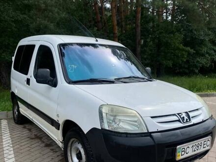 Белый Пежо Partner, объемом двигателя 2 л и пробегом 300 тыс. км за 4200 $, фото 1 на Automoto.ua