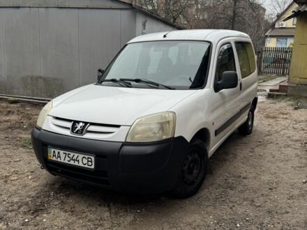 Белый Пежо Partner, объемом двигателя 1.4 л и пробегом 338 тыс. км за 2500 $, фото 1 на Automoto.ua