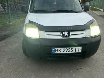Белый Пежо Partner, объемом двигателя 2 л и пробегом 400 тыс. км за 3400 $, фото 1 на Automoto.ua