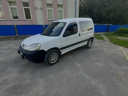 Белый Пежо Partner, объемом двигателя 1.36 л и пробегом 350 тыс. км за 2970 $, фото 1 на Automoto.ua