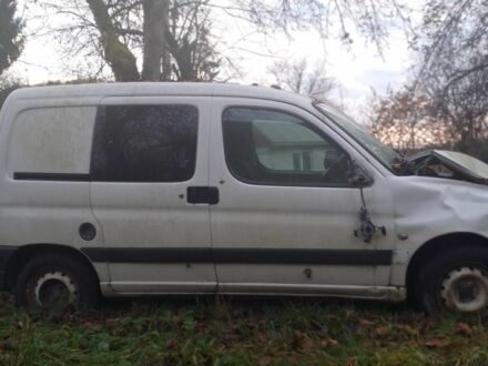 Белый Пежо Partner, объемом двигателя 1.4 л и пробегом 1 тыс. км за 1745 $, фото 1 на Automoto.ua