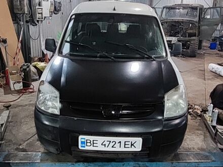 Белый Пежо Partner, объемом двигателя 1.9 л и пробегом 254 тыс. км за 2800 $, фото 1 на Automoto.ua