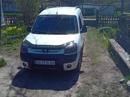 Белый Пежо Partner, объемом двигателя 1.4 л и пробегом 280 тыс. км за 2100 $, фото 1 на Automoto.ua