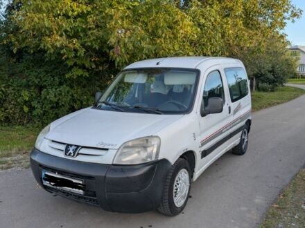 Белый Пежо Partner, объемом двигателя 1.6 л и пробегом 170 тыс. км за 3500 $, фото 1 на Automoto.ua