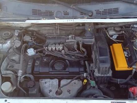 Белый Пежо Partner, объемом двигателя 1.4 л и пробегом 290 тыс. км за 2100 $, фото 1 на Automoto.ua