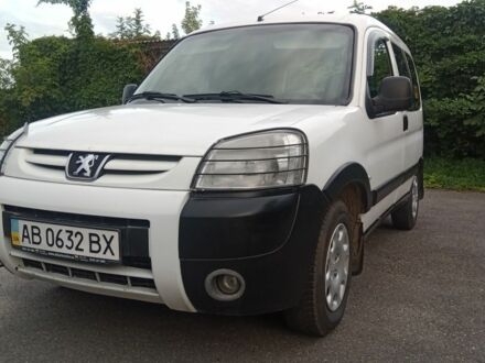 Белый Пежо Partner, объемом двигателя 1.4 л и пробегом 245 тыс. км за 4300 $, фото 1 на Automoto.ua