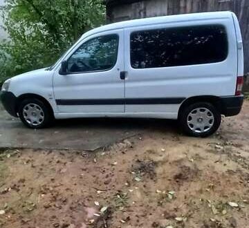 Белый Пежо Partner, объемом двигателя 1.56 л и пробегом 256 тыс. км за 3500 $, фото 1 на Automoto.ua