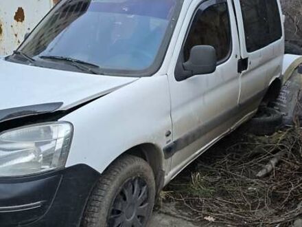 Белый Пежо Partner, объемом двигателя 1.6 л и пробегом 280 тыс. км за 2400 $, фото 1 на Automoto.ua