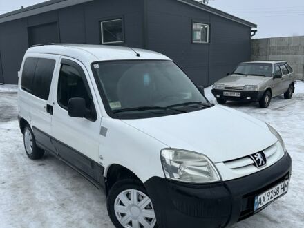 Белый Пежо Partner, объемом двигателя 1.6 л и пробегом 260 тыс. км за 2900 $, фото 1 на Automoto.ua