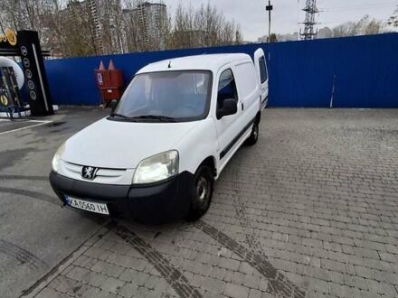 Белый Пежо Partner, объемом двигателя 1.56 л и пробегом 408 тыс. км за 4100 $, фото 1 на Automoto.ua