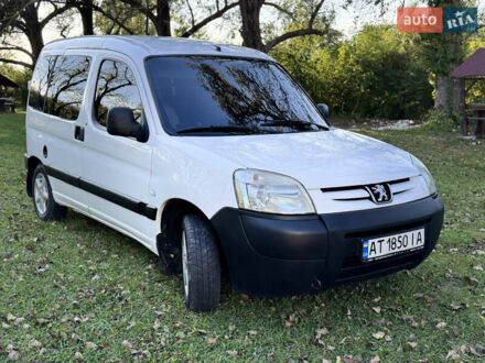 Белый Пежо Partner, объемом двигателя 1.6 л и пробегом 297 тыс. км за 4200 $, фото 1 на Automoto.ua