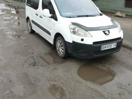 Белый Пежо Partner, объемом двигателя 1.59 л и пробегом 275 тыс. км за 4700 $, фото 1 на Automoto.ua