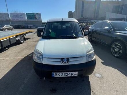 Белый Пежо Partner, объемом двигателя 1.56 л и пробегом 340 тыс. км за 4300 $, фото 1 на Automoto.ua