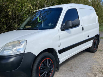 Белый Пежо Partner, объемом двигателя 1.4 л и пробегом 500 тыс. км за 2999 $, фото 1 на Automoto.ua