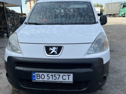 Белый Пежо Partner, объемом двигателя 1.6 л и пробегом 325 тыс. км за 5900 $, фото 1 на Automoto.ua