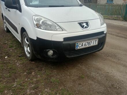 Белый Пежо Partner, объемом двигателя 0 л и пробегом 290 тыс. км за 4200 $, фото 1 на Automoto.ua