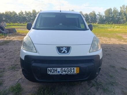 Белый Пежо Partner, объемом двигателя 1.6 л и пробегом 345 тыс. км за 4800 $, фото 1 на Automoto.ua