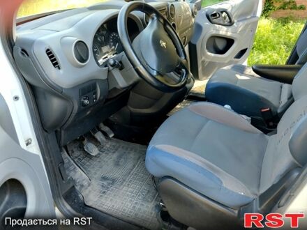 Белый Пежо Partner, объемом двигателя 1.6 л и пробегом 306 тыс. км за 5300 $, фото 1 на Automoto.ua