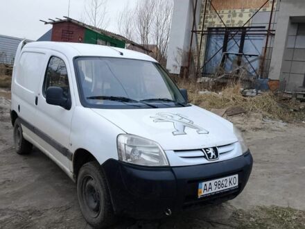 Белый Пежо Partner, объемом двигателя 1.4 л и пробегом 218 тыс. км за 4000 $, фото 1 на Automoto.ua