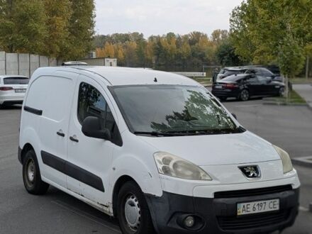 Пежо Partner 2011 в Днепре (Днепропетровске) на Automoto.ua Белый Пежо Partner, объемом двигателя 1.6 л и пробегом 376 тыс. км за 2900 $, фото 1 на Automoto.ua