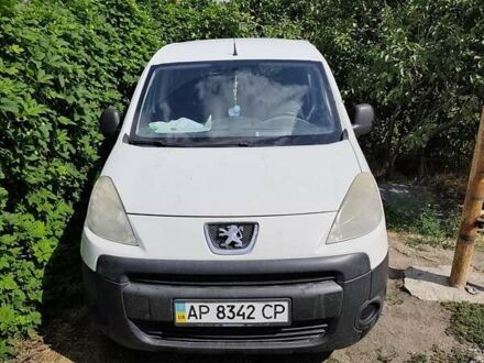 Белый Пежо Partner, объемом двигателя 1.56 л и пробегом 498 тыс. км за 5800 $, фото 1 на Automoto.ua