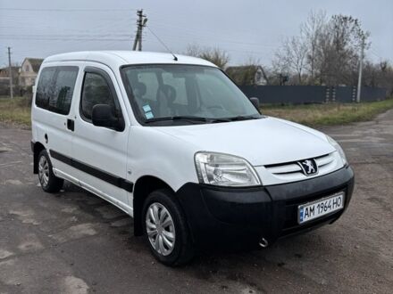 Белый Пежо Partner, объемом двигателя 1.6 л и пробегом 316 тыс. км за 3300 $, фото 1 на Automoto.ua