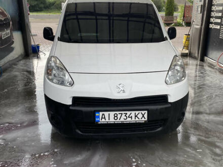 Белый Пежо Partner, объемом двигателя 1.6 л и пробегом 330 тыс. км за 4999 $, фото 1 на Automoto.ua