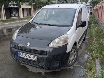 Пежо Partner 2013 у Івано-Франківську на Automoto.ua Білий Пежо Partner, об'ємом двигуна 1.56 л та пробігом 377 тис. км за 4300 $, фото 1 на Automoto.ua