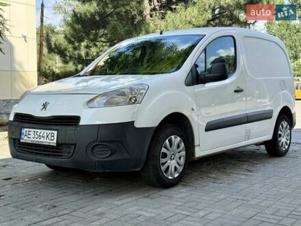 Белый Пежо Partner, объемом двигателя 1.6 л и пробегом 165 тыс. км за 7750 $, фото 1 на Automoto.ua