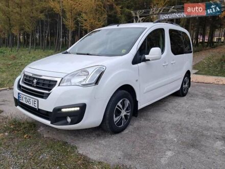 Белый Пежо Partner, объемом двигателя 1.6 л и пробегом 204 тыс. км за 8999 $, фото 1 на Automoto.ua