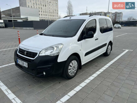 Белый Пежо Partner, объемом двигателя 1.56 л и пробегом 200 тыс. км за 8999 $, фото 1 на Automoto.ua