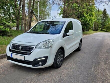 Белый Пежо Partner, объемом двигателя 1.6 л и пробегом 155 тыс. км за 6900 $, фото 1 на Automoto.ua
