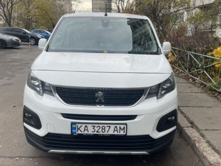 Белый Пежо Partner, объемом двигателя 1.6 л и пробегом 180 тыс. км за 15000 $, фото 1 на Automoto.ua