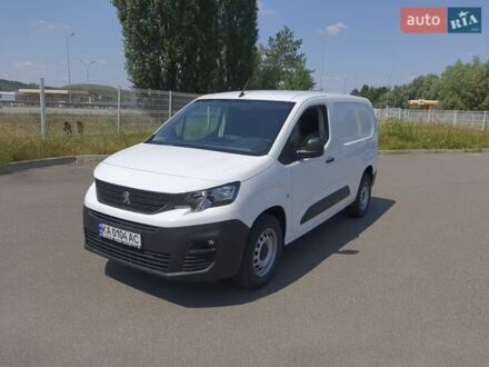 Белый Пежо Partner, объемом двигателя 1.56 л и пробегом 140 тыс. км за 20151 $, фото 1 на Automoto.ua