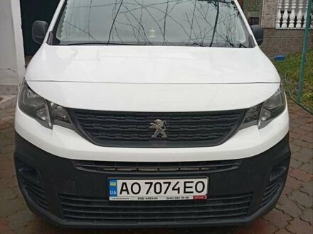 Белый Пежо Partner, объемом двигателя 1.5 л и пробегом 230 тыс. км за 15900 $, фото 1 на Automoto.ua