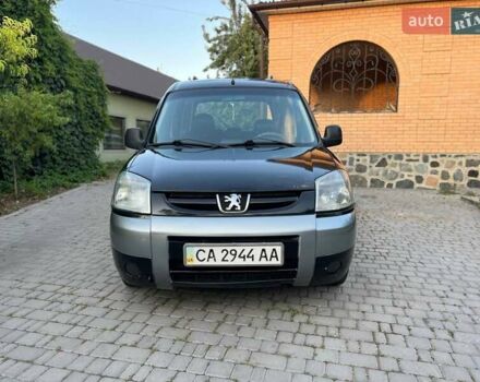 Черный Пежо Partner, объемом двигателя 2 л и пробегом 305 тыс. км за 3650 $, фото 2 на Automoto.ua