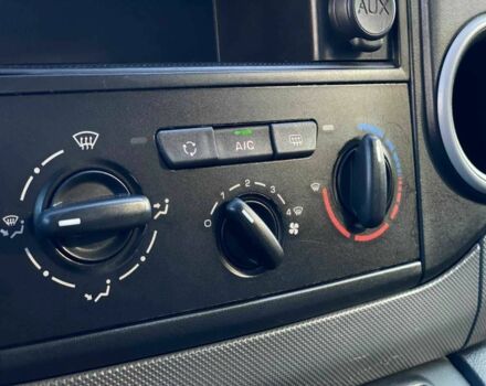 Чорний Пежо Partner, об'ємом двигуна 1.6 л та пробігом 249 тис. км за 8690 $, фото 21 на Automoto.ua