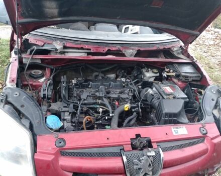 Червоний Пежо Partner, об'ємом двигуна 2 л та пробігом 490 тис. км за 1200 $, фото 2 на Automoto.ua