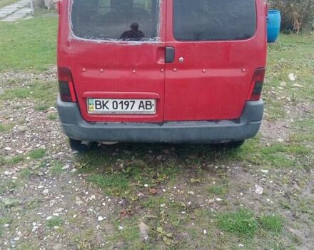 Червоний Пежо Partner, об'ємом двигуна 2 л та пробігом 394 тис. км за 2000 $, фото 2 на Automoto.ua