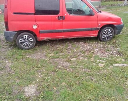 Червоний Пежо Partner, об'ємом двигуна 2 л та пробігом 394 тис. км за 2000 $, фото 3 на Automoto.ua