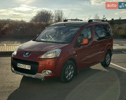 Красный Пежо Partner, объемом двигателя 1.56 л и пробегом 260 тыс. км за 8350 $, фото 1 на Automoto.ua