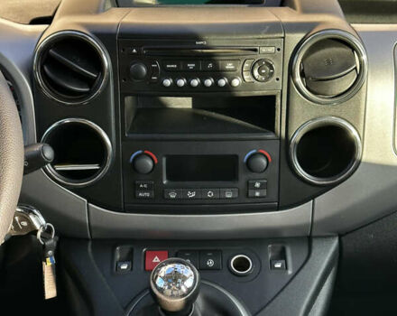 Красный Пежо Partner, объемом двигателя 1.56 л и пробегом 260 тыс. км за 8350 $, фото 14 на Automoto.ua